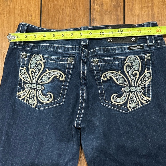 Miss Me Boyfriend Capri-Style Jeans - Picture 6 of 9